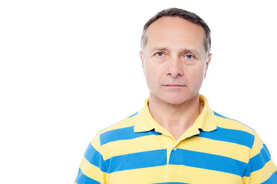 Staright face man posing to camera