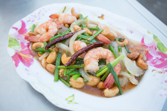 shrimp fried with cashews