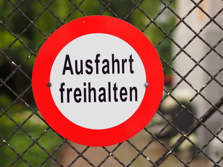 Ausfahrt freihalten!