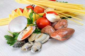 raw seafood called fasolari with mussels and clams