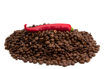 Kaffeebohnen und Chili