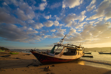Obraz premium Fish boat at sunrise in Asia