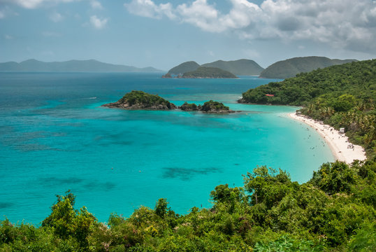 A shot of the famous Trunk Bay and the snorkeling trail.