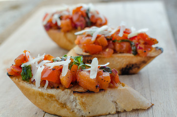 Crostini with onion, tomato and basil