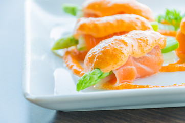 Salmon roll