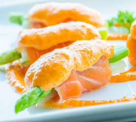 Salmon roll