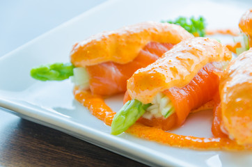 Salmon roll