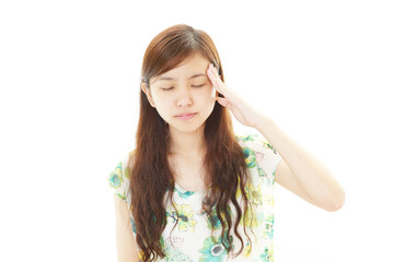 頭痛を訴える女性