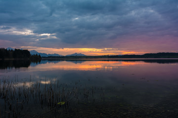 Abenddämmerung am Forggensee im Ostallgäu