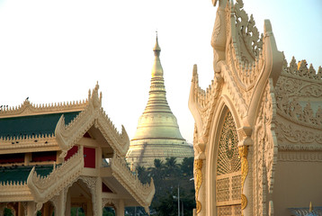 Obraz premium Shwedagon Golden Pagoda in Myanmar temple ,Yangon.