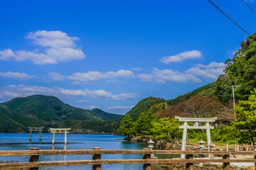 和多都美神社の海に浮かぶ鳥居