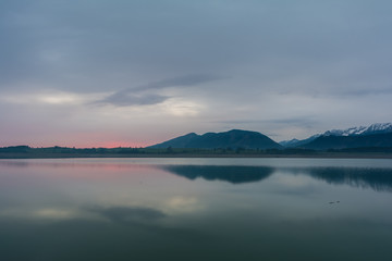 Morgendämmerung am Forggensee im Ostallgäu