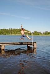 sprung in den see