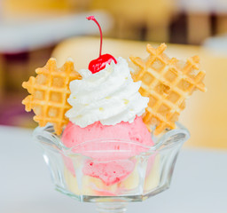 Ice cream sundae