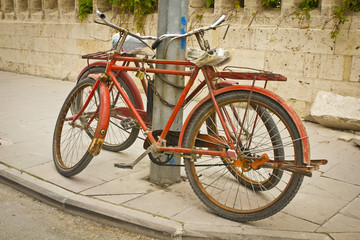 Fototapeta na wymiar Old red bike