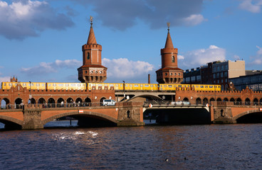 Fototapeta na wymiar View of a bridge in Berlin