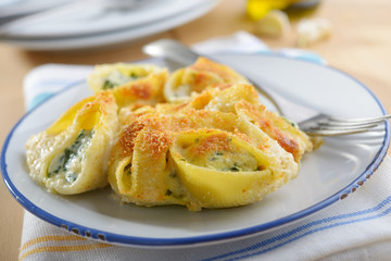 Baked lumaconi with ricotta and spinach