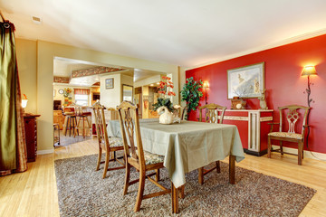 Dining room with contrast walls