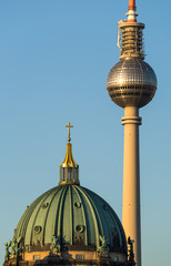 Fernsehturm und Berliner Dom in der Abendsonne © pankow