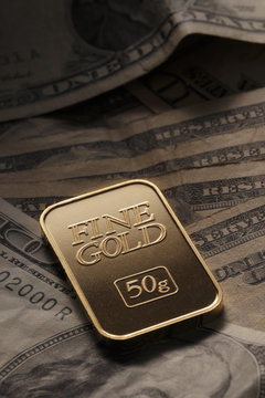 ゴールドとドル紙幣