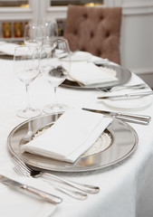 Table arrangement in a restaurant