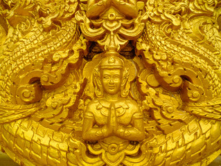 Fototapeta na wymiar Złoty Budda