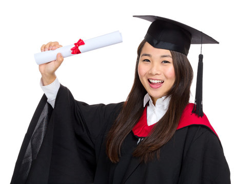 Graduate student hold diploma