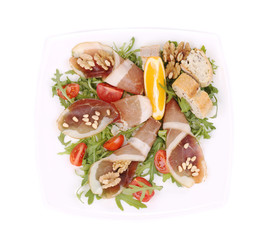 Salad with arugula and prosciutto.