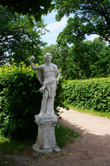 Fototapeta na wymiar White marble statue in a summer park
