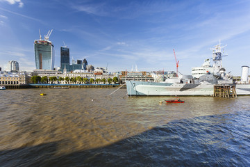 HMS Belfast and the City of London - obrazy, fototapety, plakaty