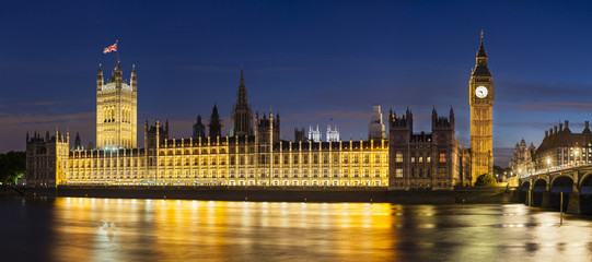 Fototapeta na wymiar Houses Of Parliament At Night Panorama