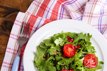 Green salad made with  arugula, tomatoes and sesame