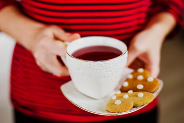 ginger cookies and tea