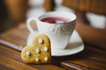 ginger cookies and tea