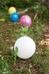 Ballons auf waldboden