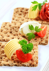 Whole grain crispbread with various toppings