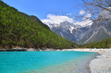 Fototapeta premium Green Lake of Alpine Mountain