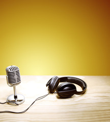Headphones and microphone