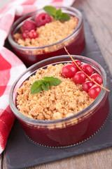 berry crumble