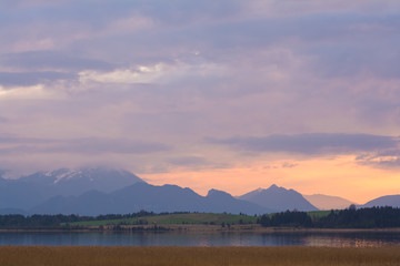 Abenddämmerung am Forggensee im Ostallgäu