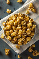 Homemade Golden Caramel Popcorn