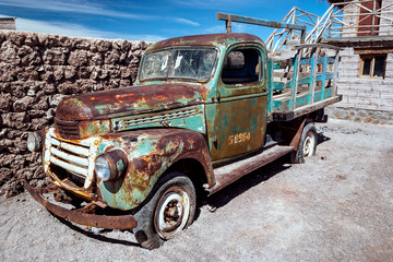 Fototapeta premium Rusty old truck, Uyuni, Bolivia
