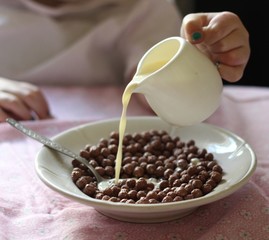 Шоколадные шарики, хлопья, гранола