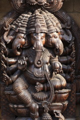 Fototapeta na wymiar Sculpture of elephants