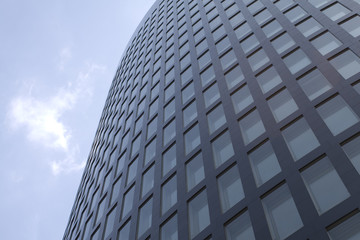 Scheiben an einer repräsentativen Fassade eines Geschäftshauses