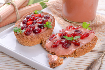 rhubarb tartelette with cranberry