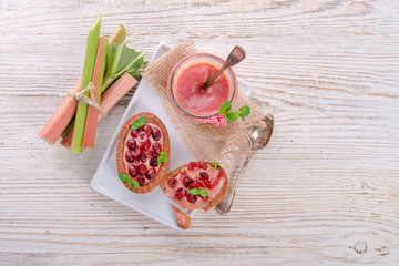 rhubarb tartelette with cranberry