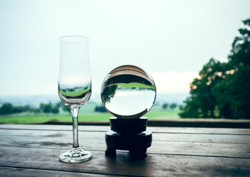 Sektglas mit Glaskugel