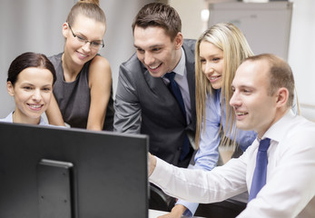 Fototapeta premium business team with monitor having discussion