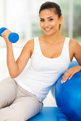 Fototapeta na wymiar young woman doing fitness exercise